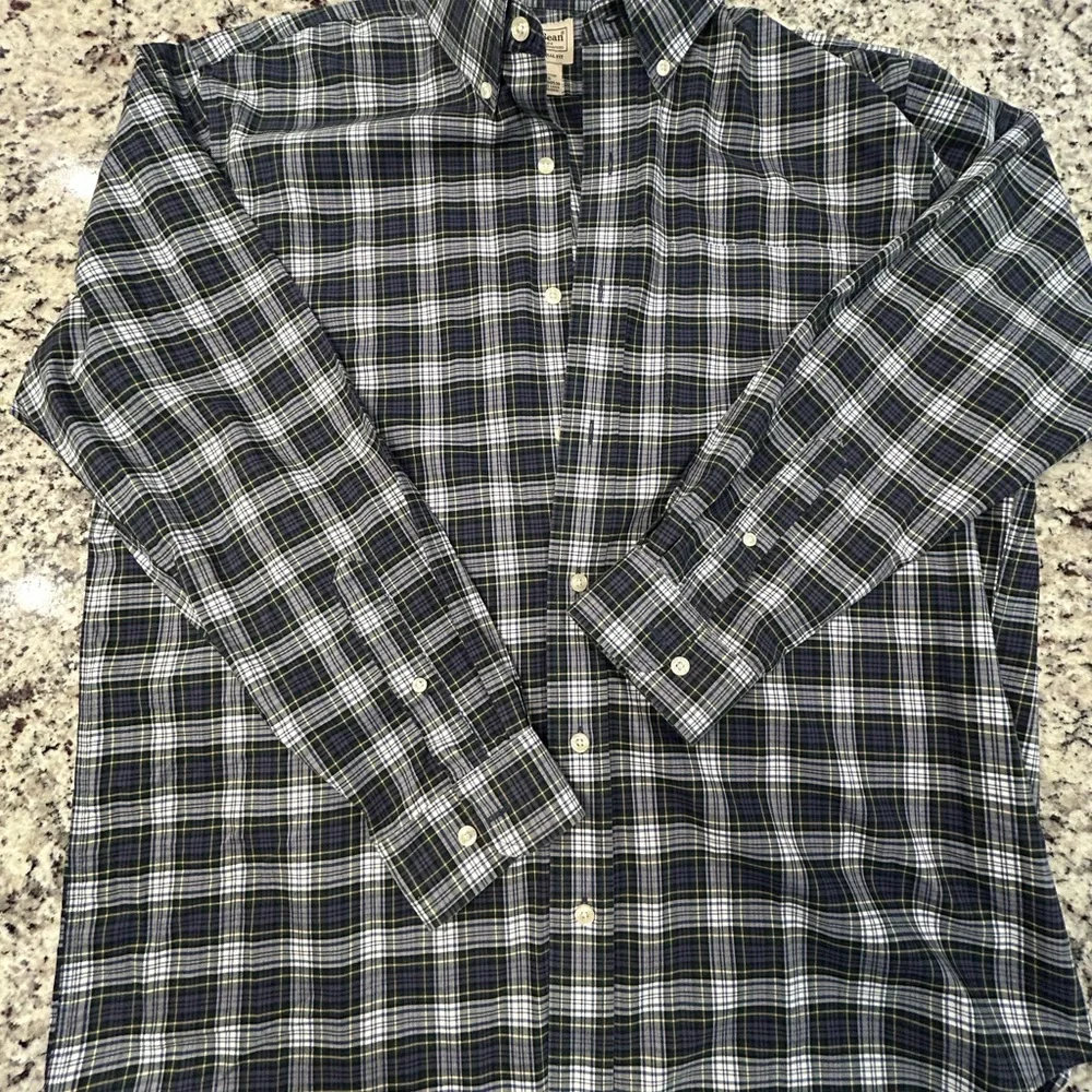 L.L. Bean Men's Dark Plaid Button Down Shirt Like New‎ Trad Fit Lg